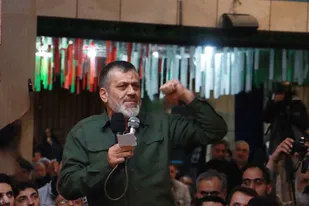شهید جامعه را زنده می کند/ما استمرار شهدای عاشوراییم