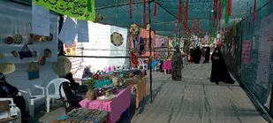 نمایشگاه عرضه محصولات بومی و محلی بانوان بسیجی در روستای حکمی میناب گشایش یافت