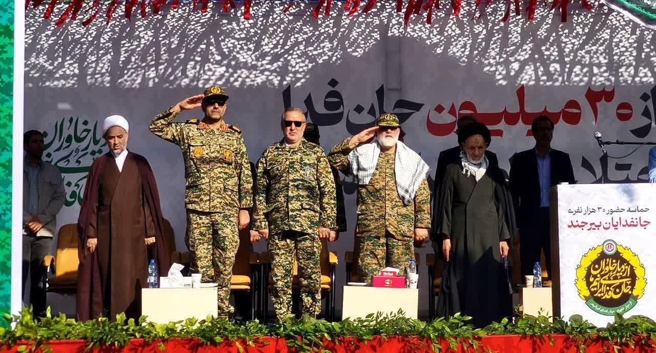 دشمن در همه میدان‌ها برای شکست انقلاب ناکام مانده است/آمادگی جان‌فدایان، محاسبات دشمن برای حمله زمینی را برهم می‌زند/با اتحاد ملت و رهبری هوشمند، مسیر پیروزی ادامه می‌یابد