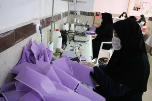 همکاری بسیج دانش آموزی و اداره کل آموزش و پرورش قزوین در تولید ماسک و گان