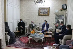 دیدار فرماندار ری با همسر و مادر شهیدان عباسی کوهپایگانی