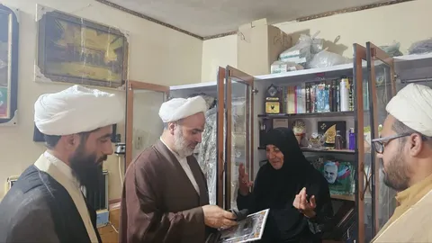 دیدار مسئول سازمان بسیج اساتید، طلاب و روحانیون کشور با مادر طلبه شهید مدافع حرم فرهاد طالبی