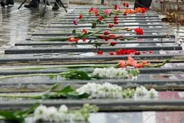 تجدید میثاق دانش‌آموزان بسیجی اسدآباد با شهدا
