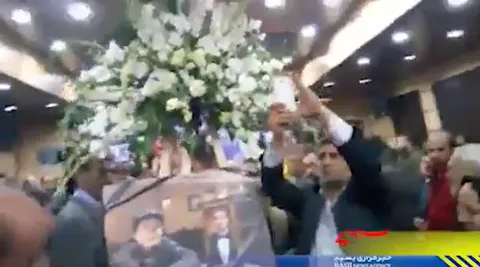 جشن تولد ایلیا دانشی با حضور بستگان و پدربزرگ آقای خوبانی در شهر سیسخت از طرف جوانان این شهر برگزار شد