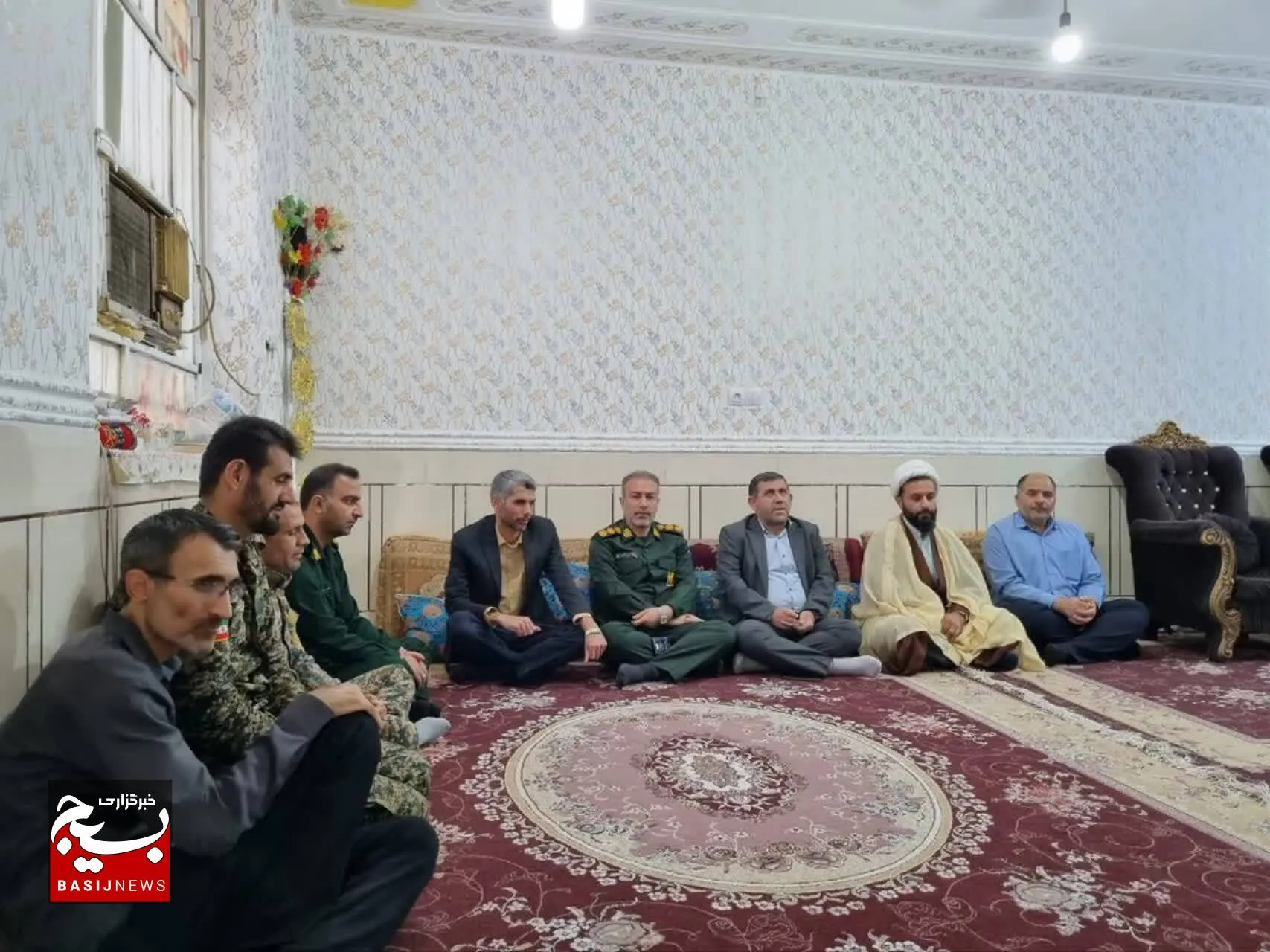سرکشی از خانواده معزز شهدا به مناسبت هفته دفاع مقدس