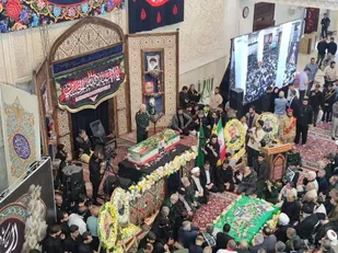 شیراز به احترام فرمانده شهید خود قیام کرد.../ سردار شهی غیب پرور در کنار همرزمان شهیدش آرام گرفت+عکس