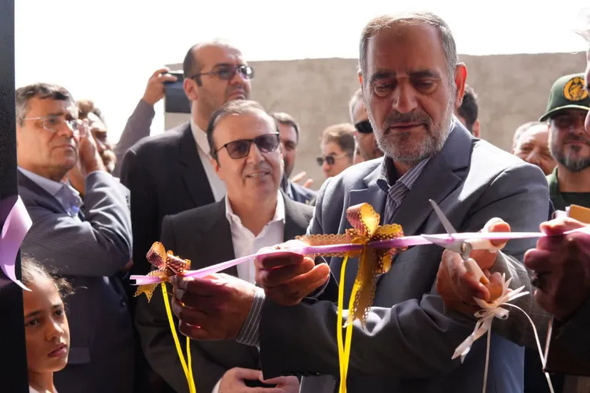 افتتاح مدرسه شهیدان کاکاوند و۱۲ واحد مسکونی آسیب‌دیده در جنگ ۴۰ روزه در بوئین‌زهرا