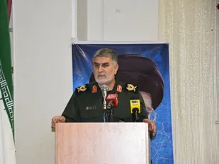 جمع های دانشجویان  با روحیه و با نشاط تداعی دوران دفاع مقدس است