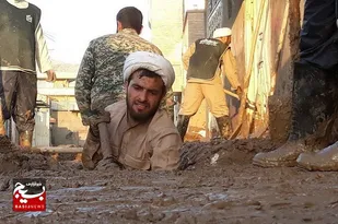 خدمت رسانی طلاب و روحانیون در مناطق سیل زده   فیروزکوه