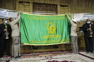اهتزاز پرچم گنبد امام رضا (ع) در زیارتگاه شلمچه