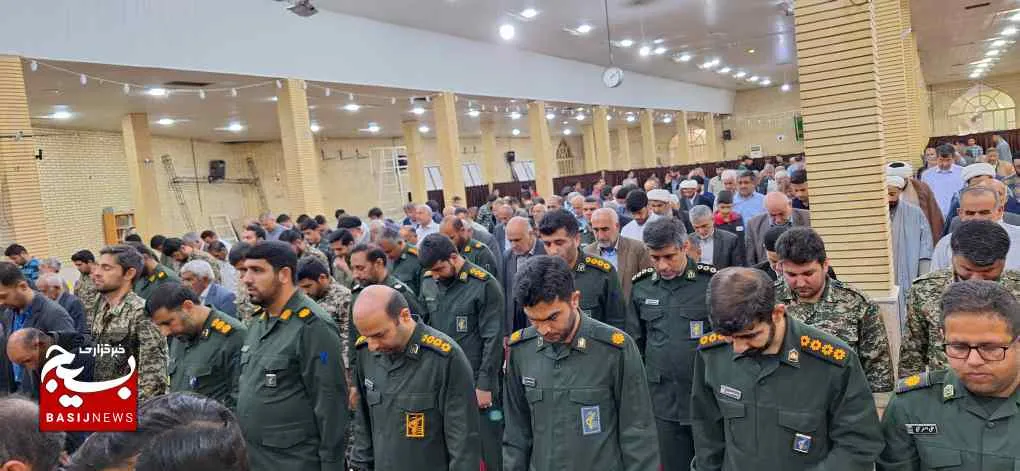 حضور فرمانده و کارکنان ناحیه مقاومت بسیج گتوند در نماز جمعه