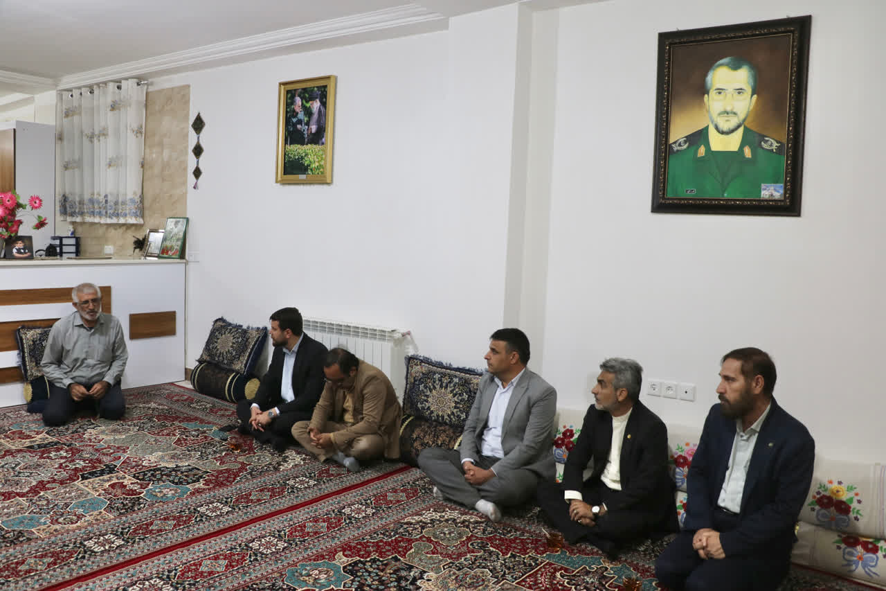 دیدار مرکز وکلای استان و بسیج حقوقدانان کهگیلویه و بویراحمد با خانوادههای شهدا + ( تصاویر ) دیدار مرکز وکلای استان و بسیج حقوقدانان کهگیلویه و بویراحمد با خانوادههای شهدا + ( تصاویر )