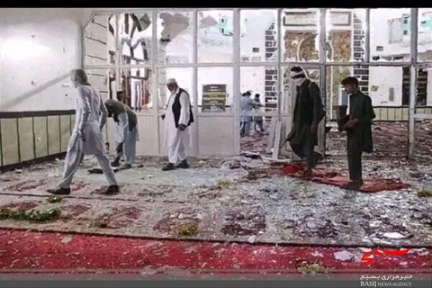 انفجار در مسجد شیعیان در مزار شریف افغانستان با ۴۰ شهید و ۱۰۰زخمی