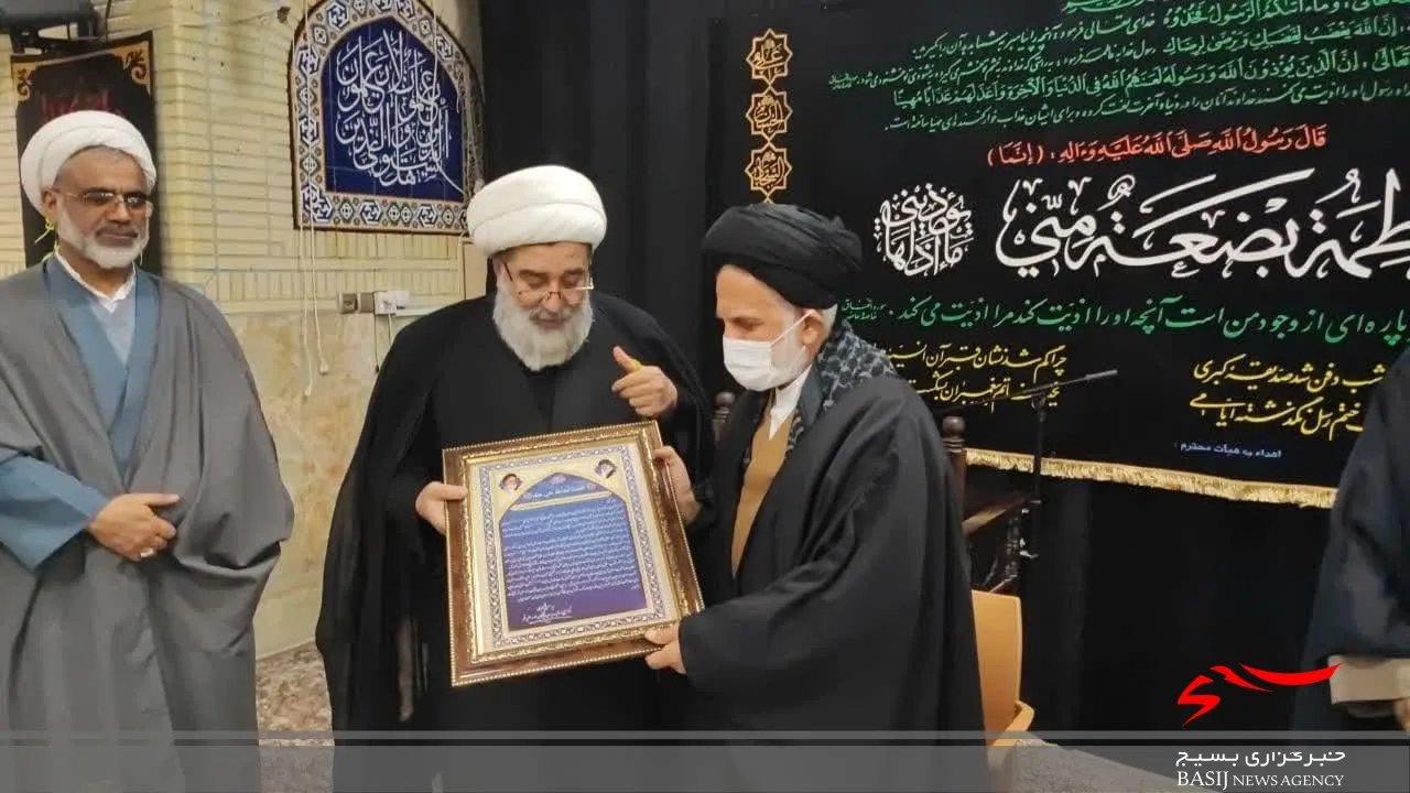 حفظ و دفاع از این نظام را تلکیف خود می‌دانیم
