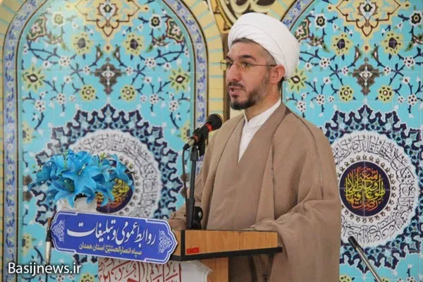 انس با قرآن از ضروریات پاسداری است