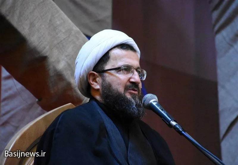 ازدواج جوانان را آسان بگیرید/ فساد عامل تاخیر ازدواج جوانان است.