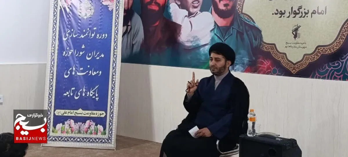 آگاهی بخشی در زمینه امامت و ولایت در جامعه اسلامی