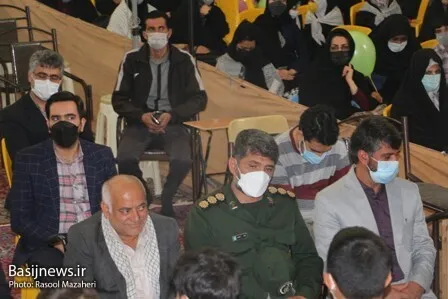 حضور دانش آموزان و دانشجو ان، مسئولین شهرستان فلاورجان در تجمع 13آبان