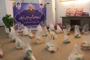 اهداء ۱۶۰ بسته معیشتی توسط گروه جهادی شهید عباس نریمان