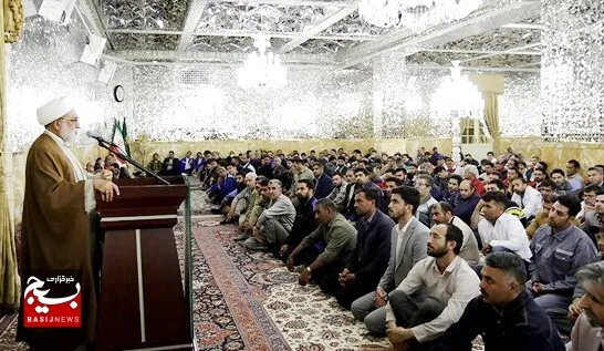 کارخانجات و مراکز تولیدی، سنگر مبارزه و جهادند/کارگران خط شکنان عرصۀ جنگ اقتصادی هستند