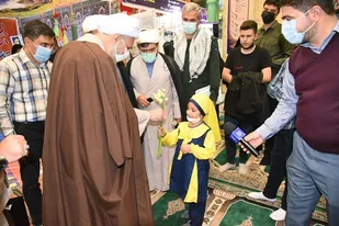 نماینده ولی فقیه و امام جمعه شیراز از نمایشگاه اسوه دیدن کرد