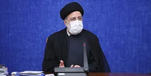 حضور آیت الله رئیسی بر مزار شهدای حوادث تروریستی چابهار
