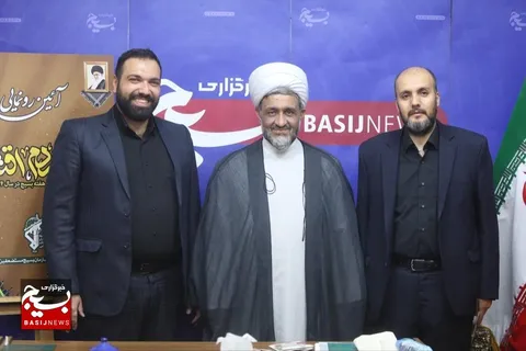 حضور حجت‌الاسلام والمسلمین رضایی در خبرگزاری بسیج و تقدیر از دست‌اندرکاران این مجموعه به سبب موفقیت در سومین رویداد جایزه ملی جوانی جمعیت