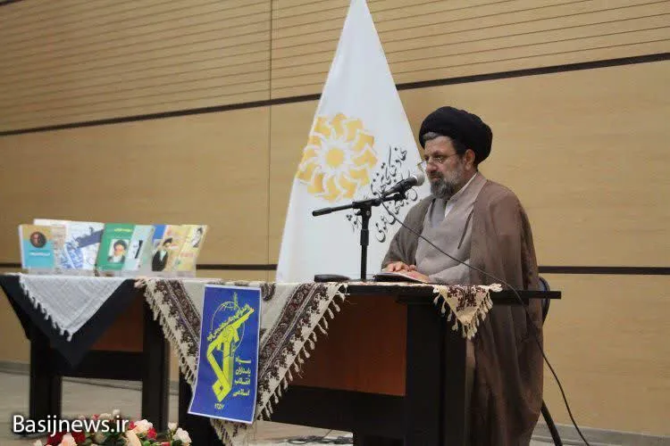 انقلاب اسلامی ایران بر مبنای منظومه فکری امام خمینی(ره) شکل گرفت