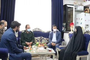 تجلیل فرمانده سپاه حضرت عبدالعظیم(ع) با خانواده شهیدان دانش آموزی