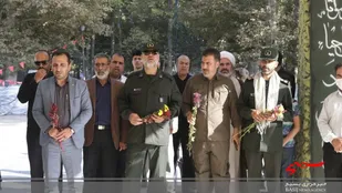 غبار روبی و گلباران مزار شهدا به مناسبت هفته دفاع مقدس در محمدشهر کرج