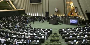 تعطیلات تابستانی مجلس معلق شد