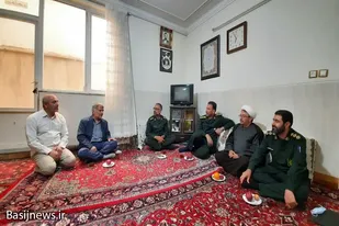 دیدار فرمانده سپاه ناحیه همدان با خانواده شهدا