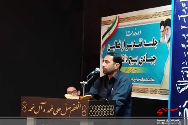 توفیق خدمت به مردم نمونه الگو موفق جهادگران استان است
