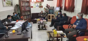 نشست توزیع نهاده&zwnj;های دامی به همت قرارگاه پیشرفت و آبادانی سپاه در بخش بیارجمند شاهرود