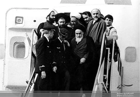 شاعر انقلاب، در «مَطلعِ فجر»