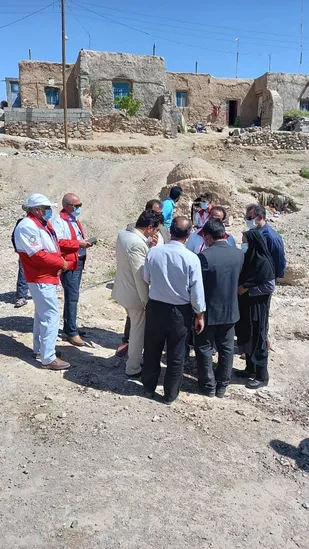 اعزام تیم های هلال احمر به مناطق محروم خراسان جنوبی در طرح نذر آب 4