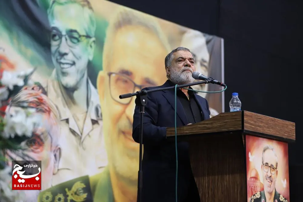 هرگونه خطای دشمن با پاسخ قاطعانه مواجه خواهد شد /شهید شادمانی مایه فخر جهان اسلام است