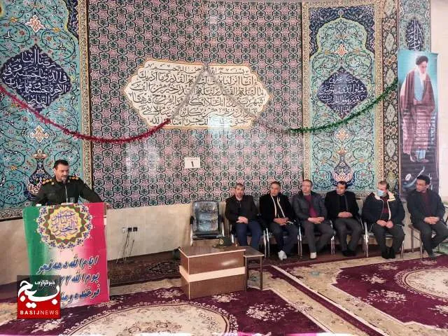 ایستادگی و مقاومت عامل تداوم 44 سالگی انقلاب اسلامی است