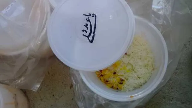 توزیع بسته های معیشتی و غدای گرم بین نیازمندان شهرکرد
