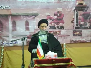 امریکا و استکبار از راه تهی نمودن فرهنگ به نفوذ و از خود بیگانگی ملتها می پردازند