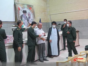 تجلیل و تقدیر از خادمان قرآن و نماز ناحیه مقاومت بسیج خمینی شهر