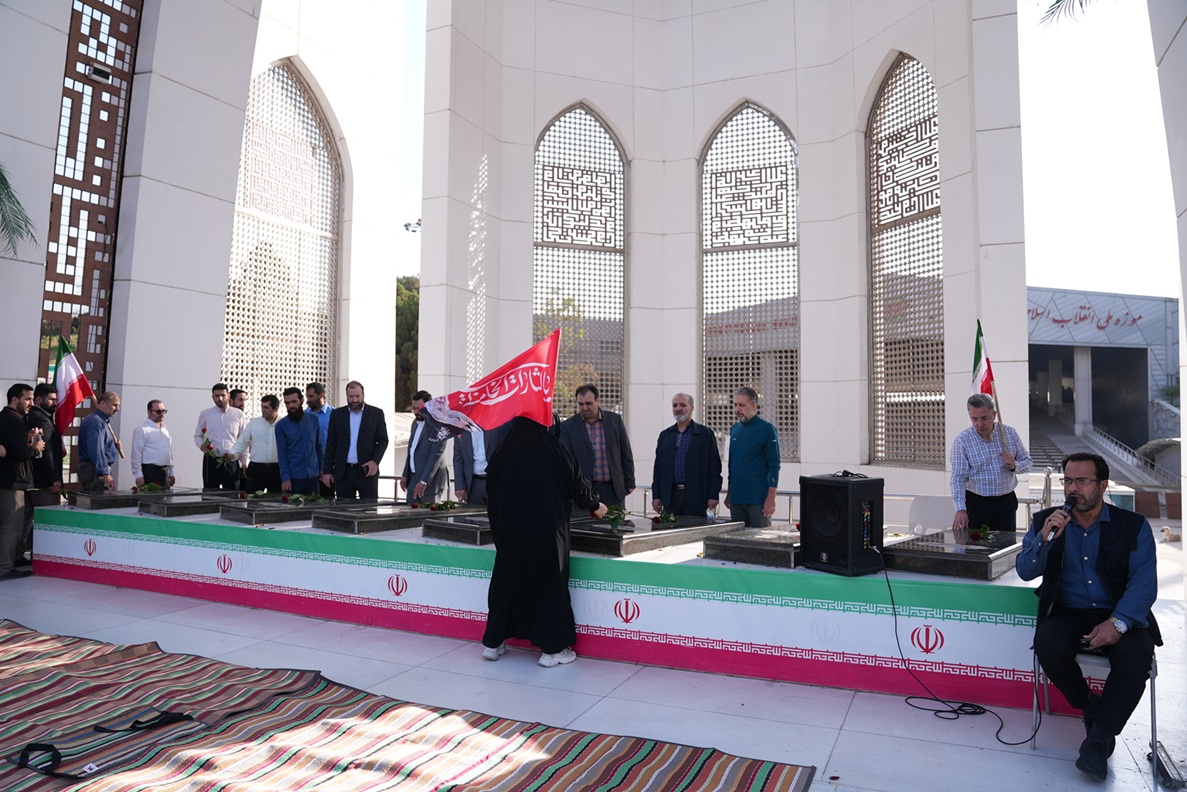 مراسم پیادهروی وآیین غبارروبی مزار مطهر شهدای گمنام بمناسبت گرامیداشت هفته دفاع مقدس مراسم پیادهروی وآیین غبارروبی مزار مطهر شهدای گمنام بمناسبت گرامیداشت هفته دفاع مقدس