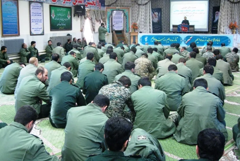 تبعات نفوذ از فتنه بیشتر است/ ذوق‌زدگی مسئولان دیپلماسی کشور موجب جری شدن دشمنان شد