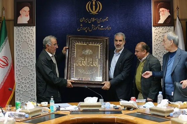 نشست 120 دقیقه ای وزیر آموزش با مجمع خیرین کشور/ امضای تفاهم نامه همکاری آموزش و پرورش با مجمع خیرین
