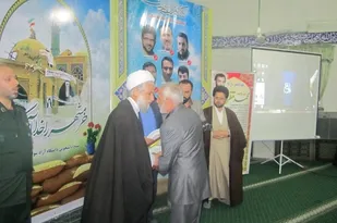 تجلیل از خانواده شهید مدافع حرم&laquo;حسین مشتاقی&raquo;در شیرگاه/ تصاویر