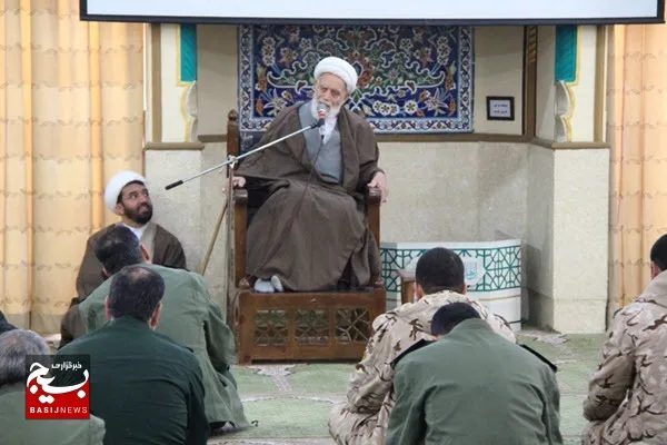 جهل زدایی یکی از وظایف مهم طلاب و پاسداران است