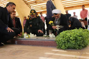 غبارروبی و ادای احترام به قبور شهدای گمنام دانشگاه یزد با حضور فرمانده سپاه الغدیر