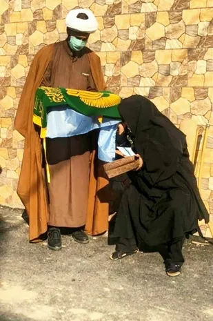 دیدار مسئولان قلعه نو با مادران و همسران شهدای  روستای قمی آباد