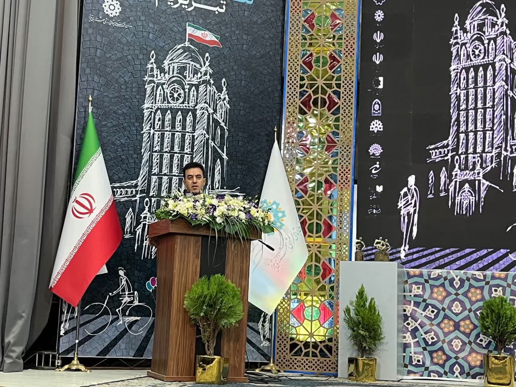 تئاتر خیابانی به تقویت نشاط اجتماعی و پویایی شهری کمک می‌کند