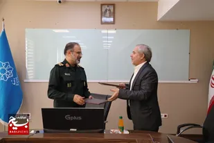 امضای تفاهم&zwnj;نامه همکاری بین سپاه استان قم و مرکز پژوهشی مبنا